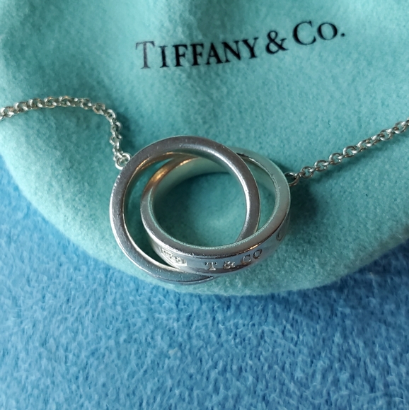 SOLD Interlocking Circles Necklace - Picture 5 of 11